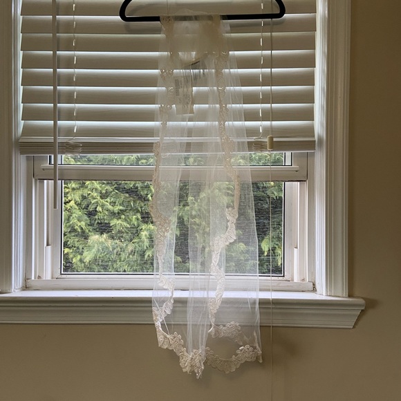 Accessories - Champagne Veil